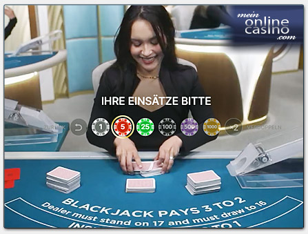 Süße Live Dealer Dame beim Blackjack